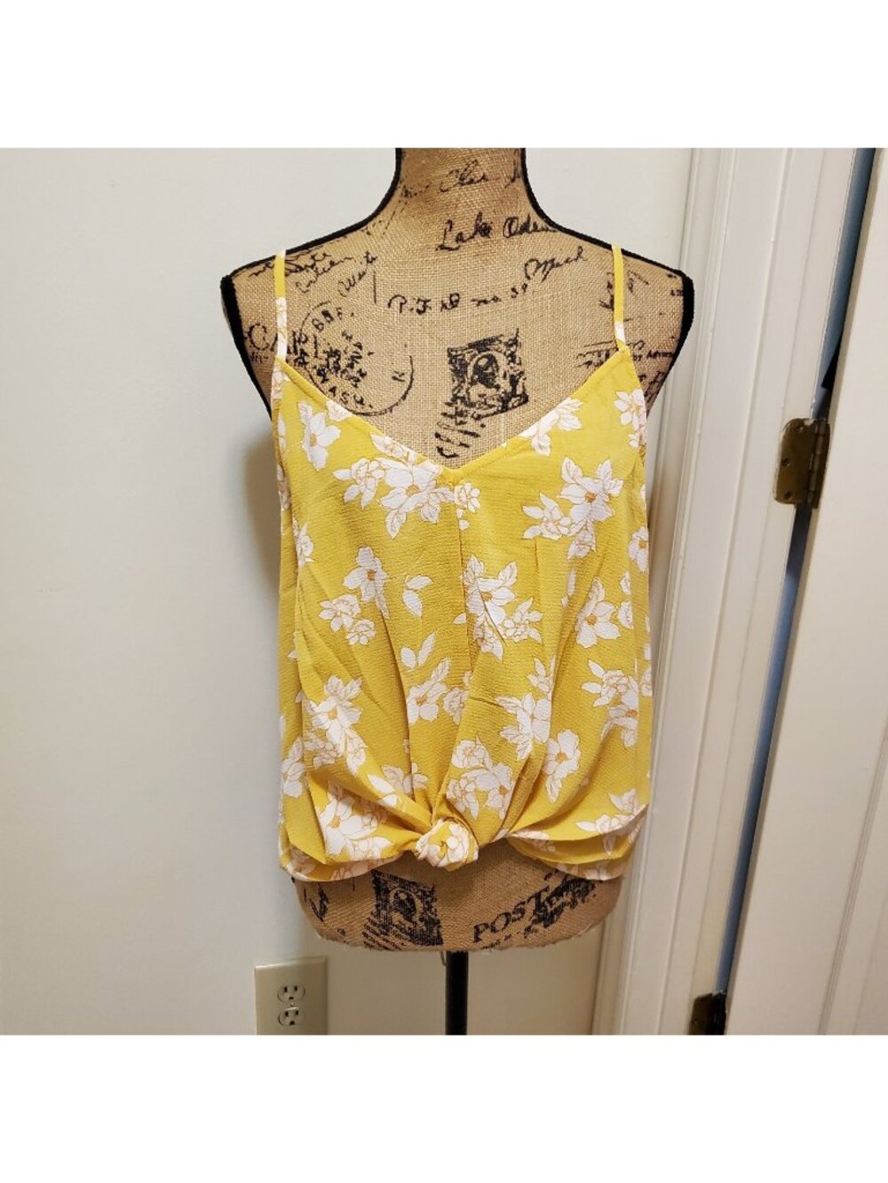 Lush Shirt Women's XL Yellow Floral Spaghetti Strap Crop Top